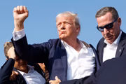 13 de julho – Ex-presidente dos Estados Unidos Donald Trump sofre uma tentativa de assassinato