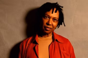Djavan foi uma das primeiras atrações confirmadas do Na Praia 2024