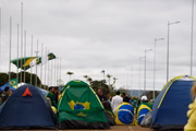 Acampamento montado no QG