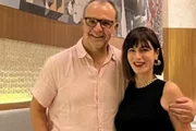 Sérgio Cabral posa ao lado da namorada e se declara: "Minha linda"