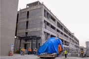 Comboio equivalente a dois quarteirões envolveu mais de 40 pessoas e 8 veículos de grande porte