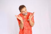 Dessa vez, o humorista traz um show novo 