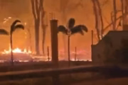Foco de incêndio se aproxima de casa em Ribeirão Preto, no interior de São Paulo