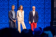 <b>Next in Fashion:</b>o reality conta com Tan France e Alexa Chung que comandam um grupo com 18 designers. Os participantes tentam um lugar no mundo da moda, enfrentando desafios de costura e, claro, de convivência. O vencedor fatura US$ 250 mil. Disponível na Netflix