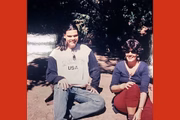 Covas, ao lado da mãe, Renata, na adolescência, quando formou seu gosto musical roqueiro