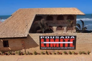 Residencial No Limite, que ganhou esse nome, claro, por causa do reality que foi gravado lá há 21 anos. O local fica na Barra da Sucatinga