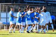 Elenco comemora um dos gols do Jacaré