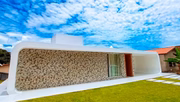 Além da casa, o terreno comporta um pomar 