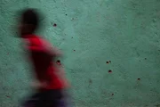 Parede com marcas de tiros no Jacarezinho