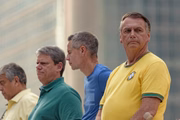 Tarcísio de Freitas e Jair Bolsonaroi em trio elétrico
