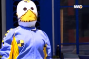 Carla ganhou uma roupa de dummy