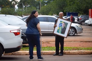 Os servidores entraram em um táxi estacionado na via N2