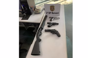 Policiais apreenderam armas em um dos endereços ligados ao motorista 