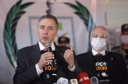 Em fevereiro, Barroso vai passar a presidência ao colega Edson Fachin