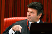 Em evento on-line, Fux afirmou que a judicialização da vacina do coronavírus é necessária