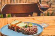 O steak tartare também será uma opção da casa, e será servido com focaccia