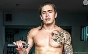 Whindersson, além de produzir vídeos, ainda faz stand up pelo Brasil e pelo mundo. Ele já apresentou os espetáculos Standapiando, Marmininu, Eita Casei e Proparoxítona