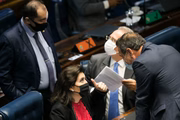 Senadores Jorge Cajuru, Simone Tebet e Renan Calheiros