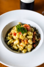 O Chicago Prime serve nhoque de banana-da-terra (R$ 39,90) com opções de molho de tomate fresco, branco ou pesto com tomate e cebola