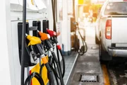 Se o veículo circular 7,2 km/litro com álcool e 10 km/l com gasolina, temos 0,72 ou 72% de rendimento com álcool. Nesse caso, a gasolina é a indicada