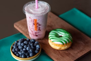 O Smoothie de açaí chegou junto com o donut de limão
