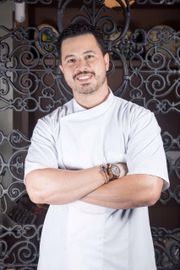 Chef Leandro Garden comanda a cozinha da casa
