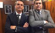 Leonardo Rodrigues, que é segundo suplente de Flávio, ao lado do presidente Jair Bolsonaro.