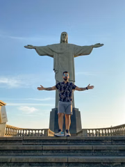 Dennis é carioca