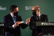 João Doria e Dimas Covas apresentam a Coronavac