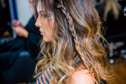 Babyliss desconstruído e tranças foram a aposta de penteado