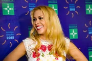 Mas a loira adora os admiradores