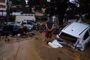 Há rastros de destruição por toda a região