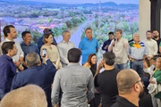 Também participaram do ato o senador Marcos Pontes (PL-SP) e deputados federais como Rosana Valle (PL-SP), que também é candidata à Prefeitura de Santos
