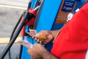 Preço da gasolina chega a R$ 6,59 no DF