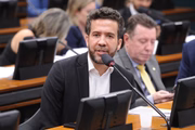 Janones admitiu rachadinha para se livrar de processo no STF