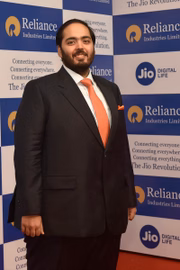 Anant cuida das empresas do pai