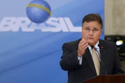 Ele foi preso acusado de tentar obstruir a Justiça