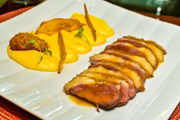 Um ótimo peito de pato com aligot