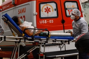Chegada de paciente de Covid-19 a hospital particular de Goiânia
