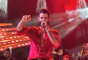 Depois de um tempo, Lima começou a cantar sozinho em bares e restaurante. Durante esse período, acrescentou um T ao nome artístico e resolveu mudar-se para Goiânia 
