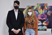 Filho de Bolsonaro, Jair Renan em visita à Secretaria de Esporte do DF: ele foi recebido pela então titular da pasta, Celina Leão