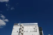 Até então, o banco estava abrindo às 9h para evitar aglomerações e em ocasião especial, às 8h, para a entrega do Cartão Gás