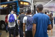 Na semana e em horário de pico é sempre assim: superlotação