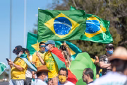 Apoiadores de Bolsonaro se reúnem em frente ao Quartel General das Forças Armadas, em Brasília. A Esplanada dos Ministérios foi fechada para manifestações nesse domingo