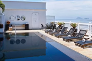 Andar conta com uma piscina exclusiva