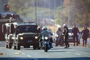 Desfile de carros militares para entregar a Bolsonaro um convite para a Operação Formosa