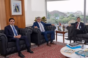 Ministro de Relações Institucionais, Alexandre Padilha, em reunião com o ministro de Portos e Aeroportos, Silvio Costa, e o líder Hogo Mota (Republicanos-PB)