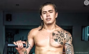 Whindersson, além de produzir vídeos, ainda faz stand up pelo Brasil e pelo mundo. Ele já apresentou os espetáculos Standapiando, Marmininu, Eita Casei e Proparoxítona
