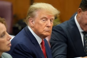 Donald Trump em julgamento em (4/4), acusado de suborno e suposto esquema de falsificação de registros