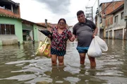 Moradores relatam terem perdido casas e objetos nos alagamentos